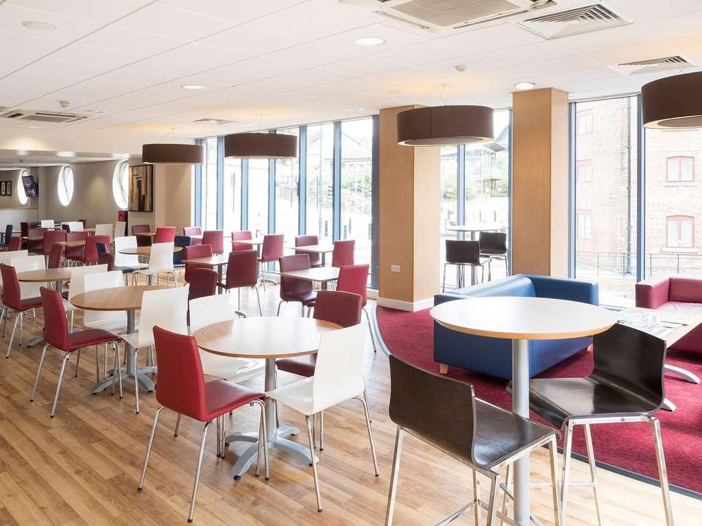 Travelodge Newcastle Central Ресторант снимка